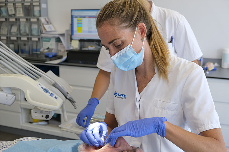 Protesis-sobre-implantes-dentales-IMED